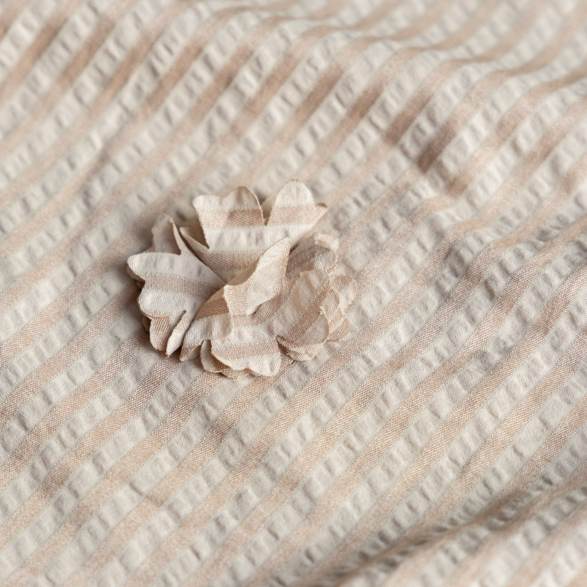 Seersucker strepen ruffy bloemen beige