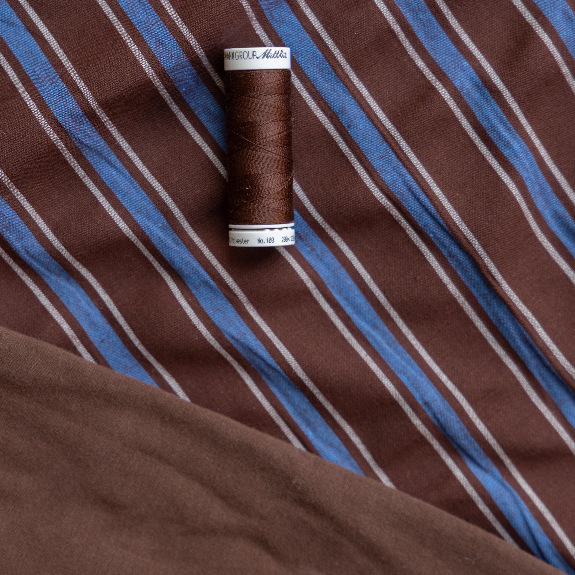 Seersucker strepen sam bruin/blauw