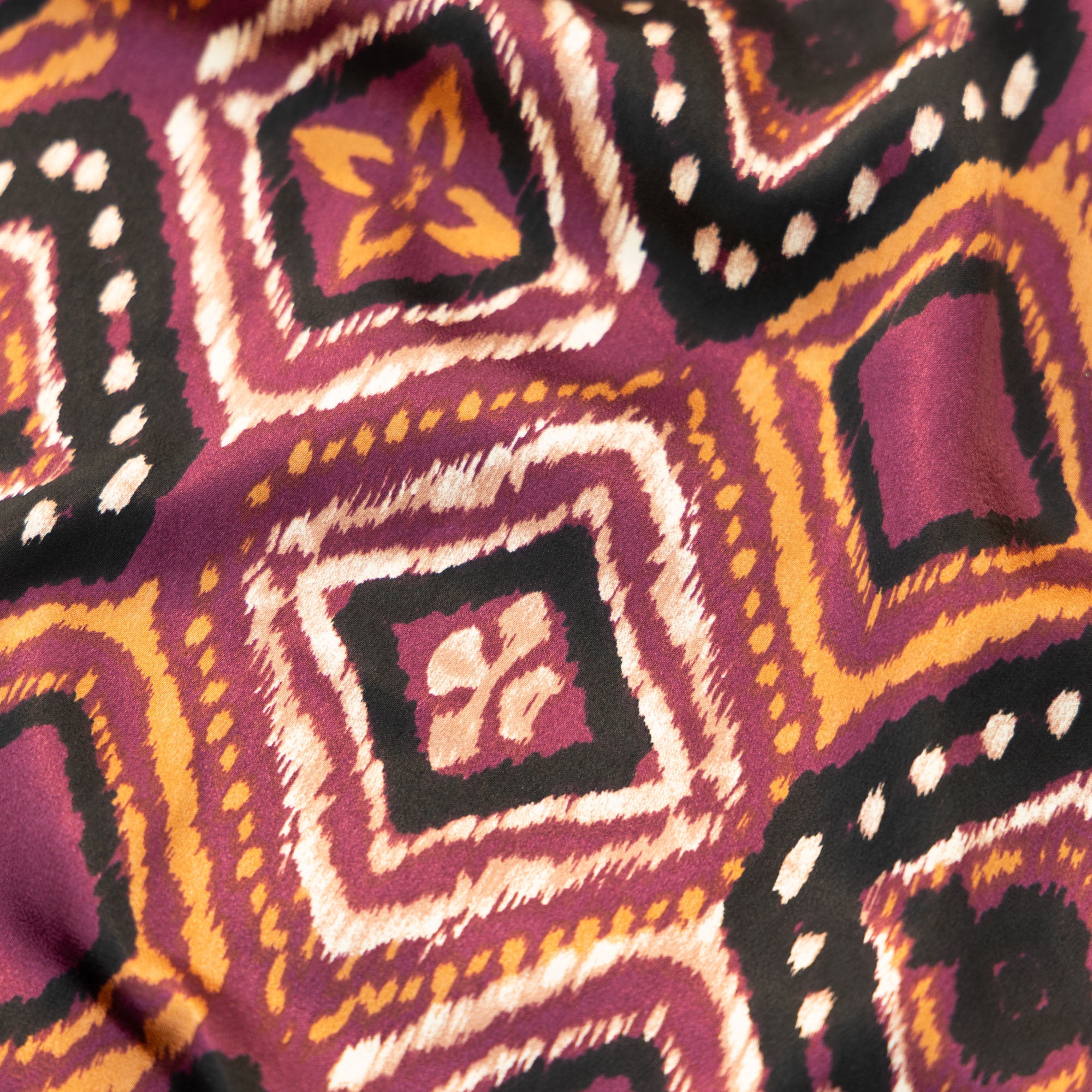 Viscose satijn abstract wijnrood