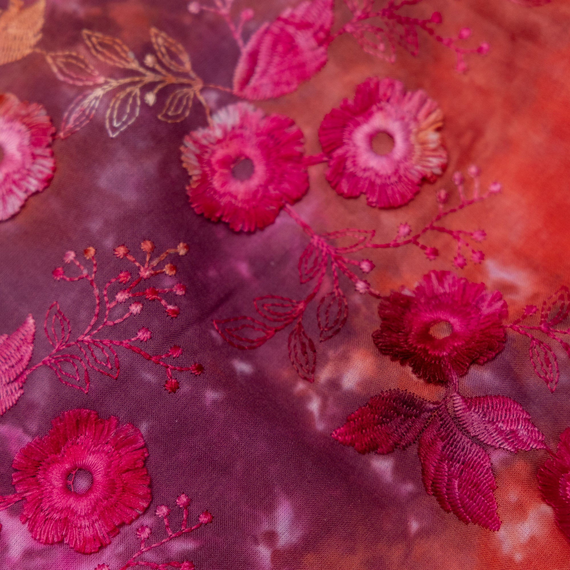 Tie dye broderie rood/roze