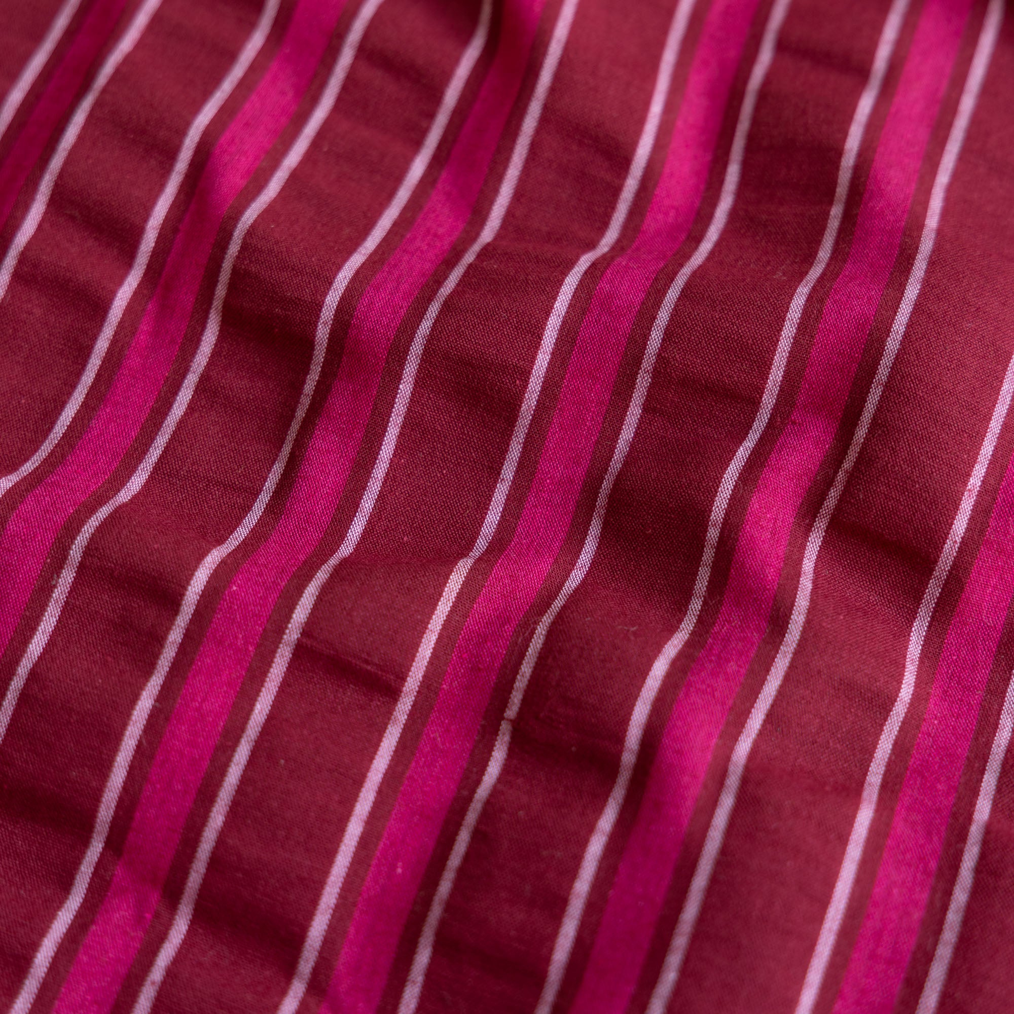 Seersucker strepen sam bordeaux/roze