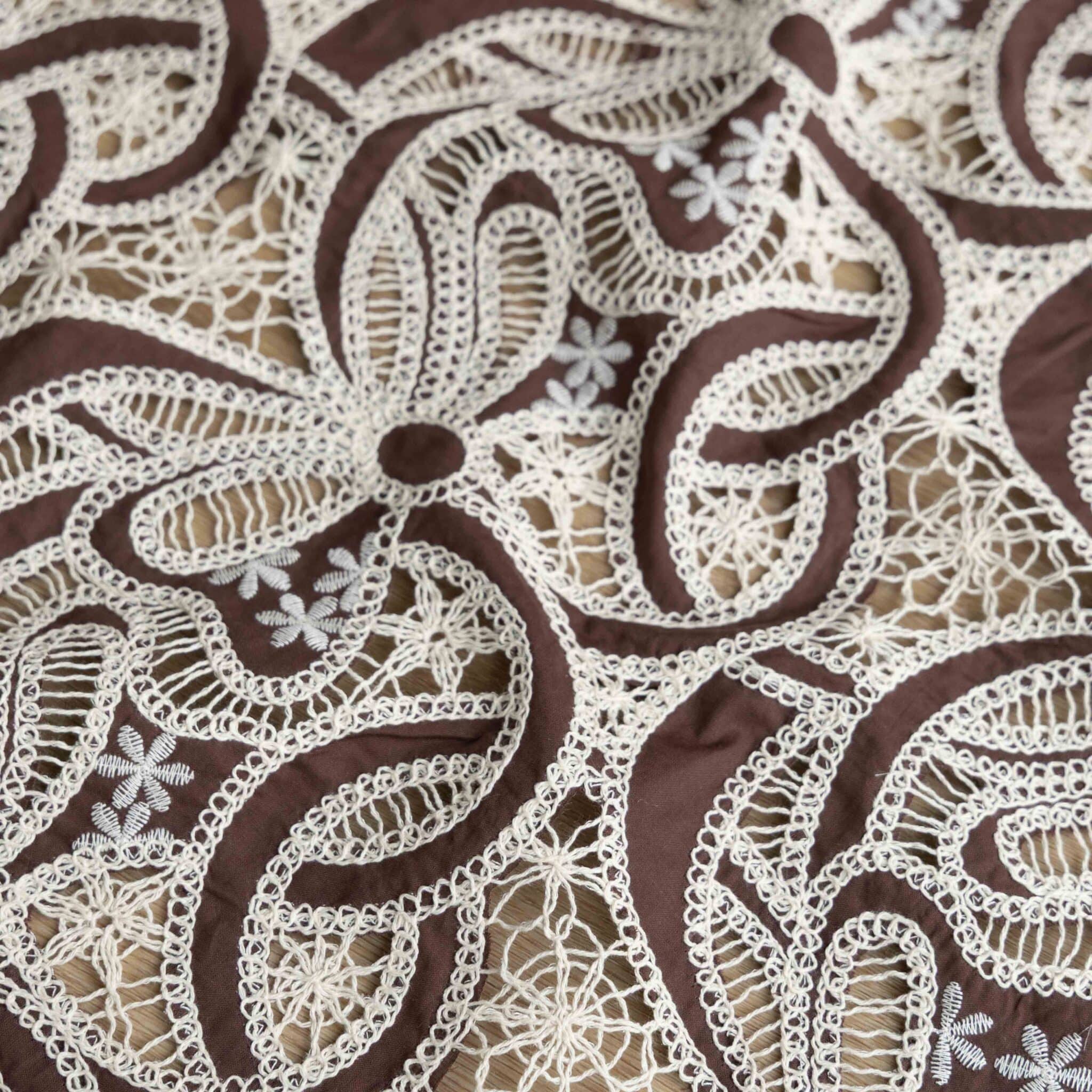 Broderie bloemen offwhite/bruin