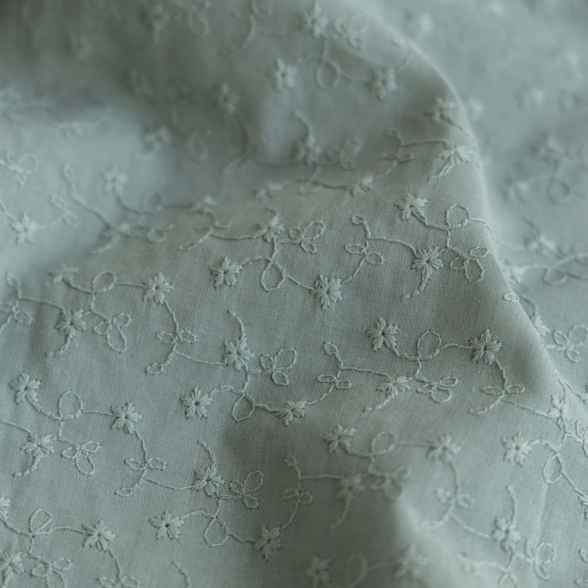 Broderie schulprand mintgroen