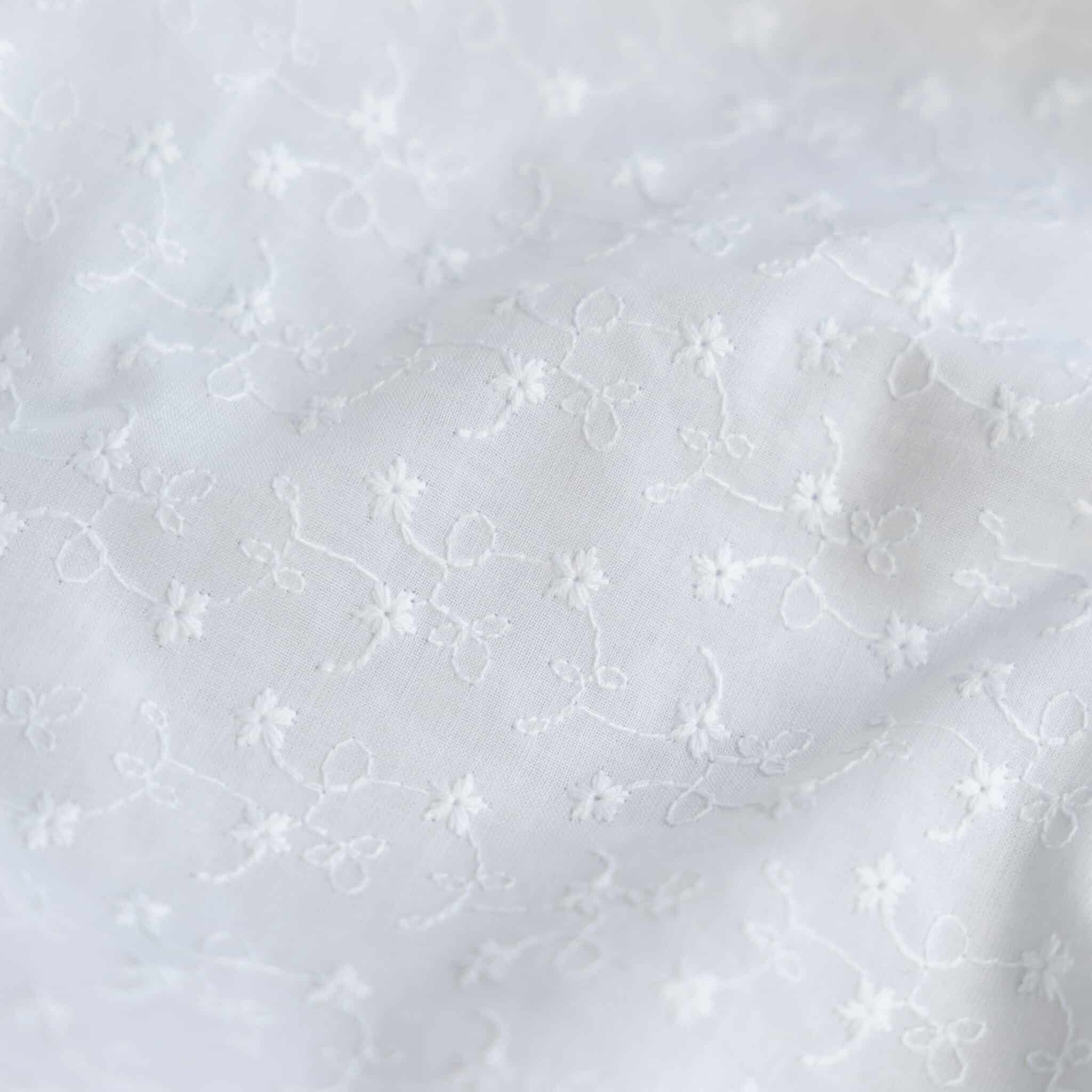 Broderie schulprand wit
