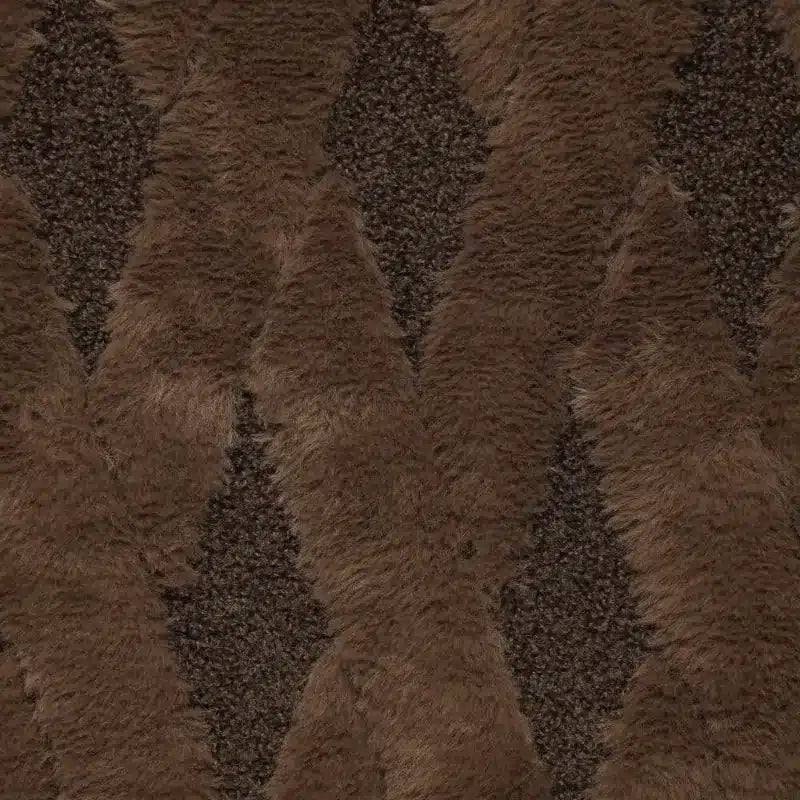 Fur crosses bruin