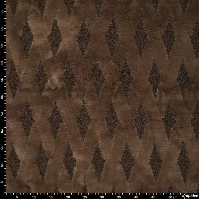 Fur crosses bruin