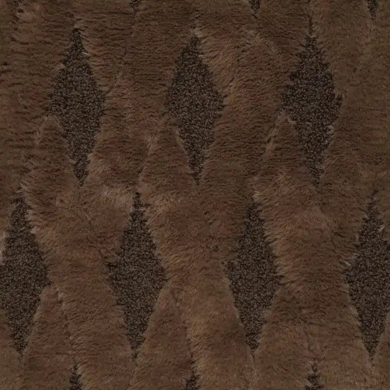 Fur crosses bruin