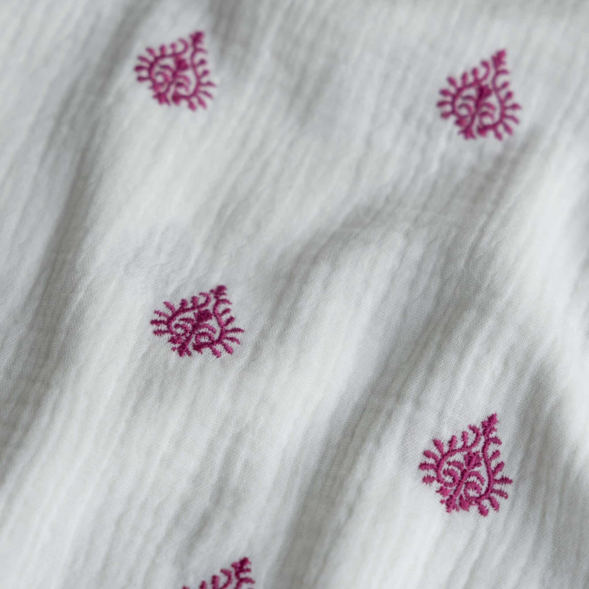 Hydrofiel geborduurde ornamenten offwhite