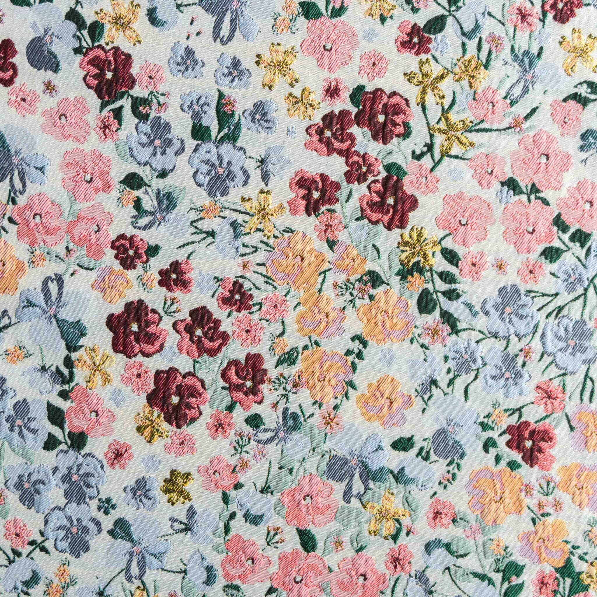 Jacquard lilya bloemen lichtblauw/wijnrood