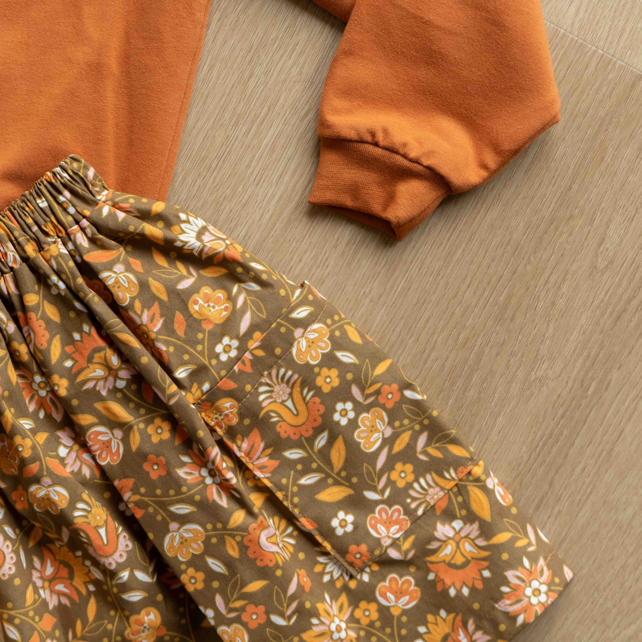 Katoen bloemen mosgroen/oranje