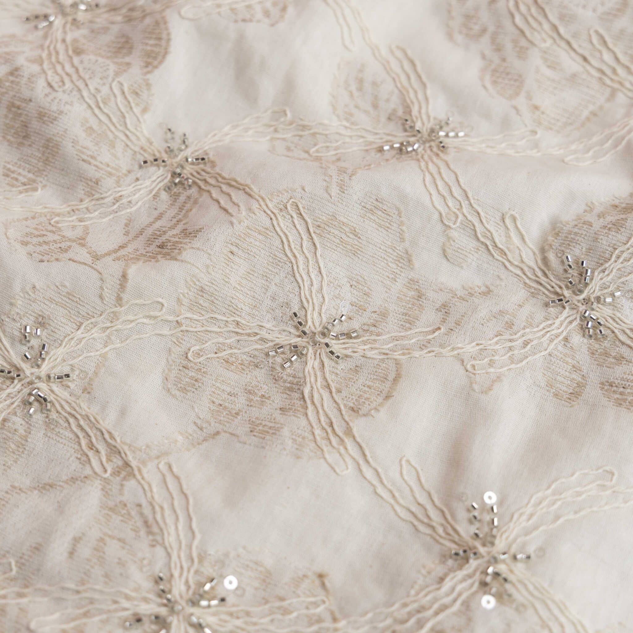 Katoen | Viscose | Linnen geborduurde bloemen/pailletten beige