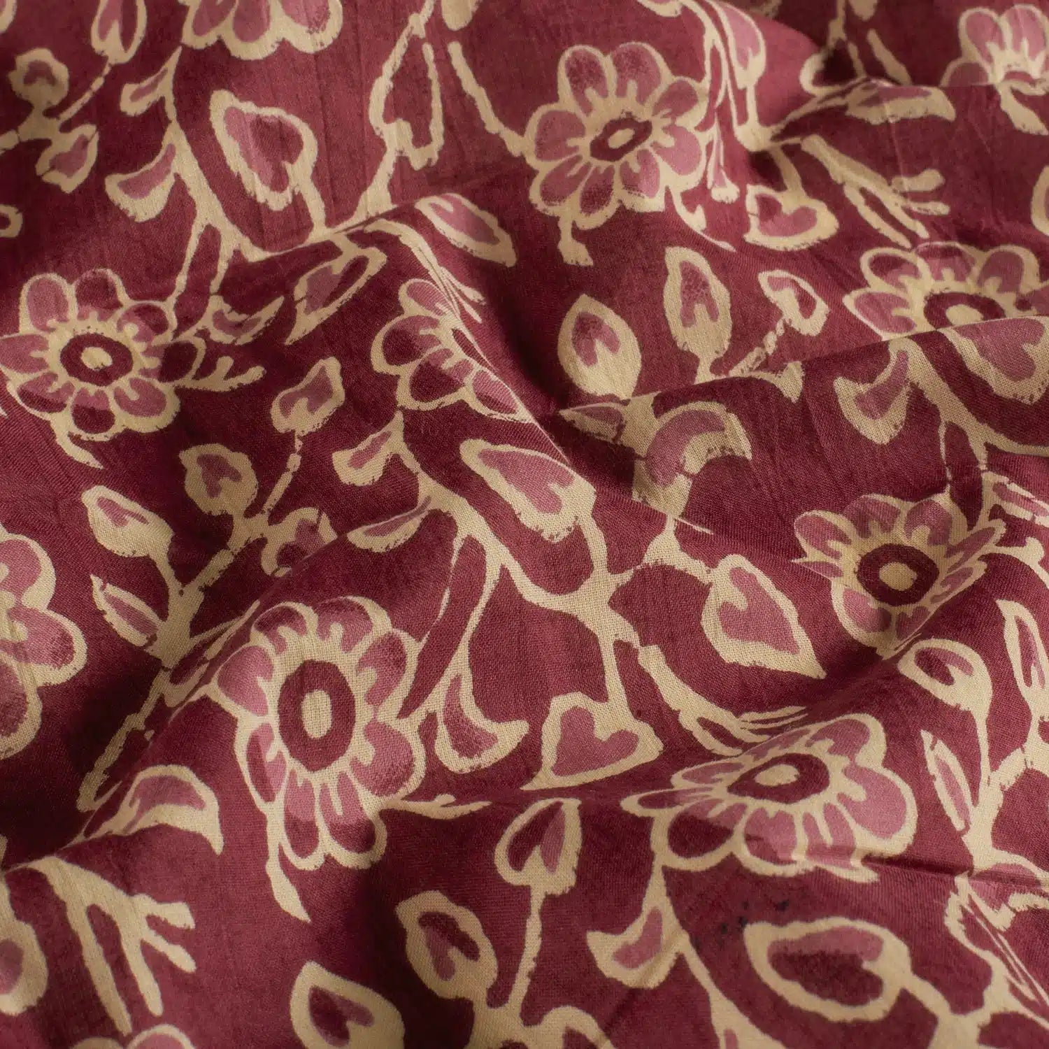 Katoenen voile batik bloemen warm rood