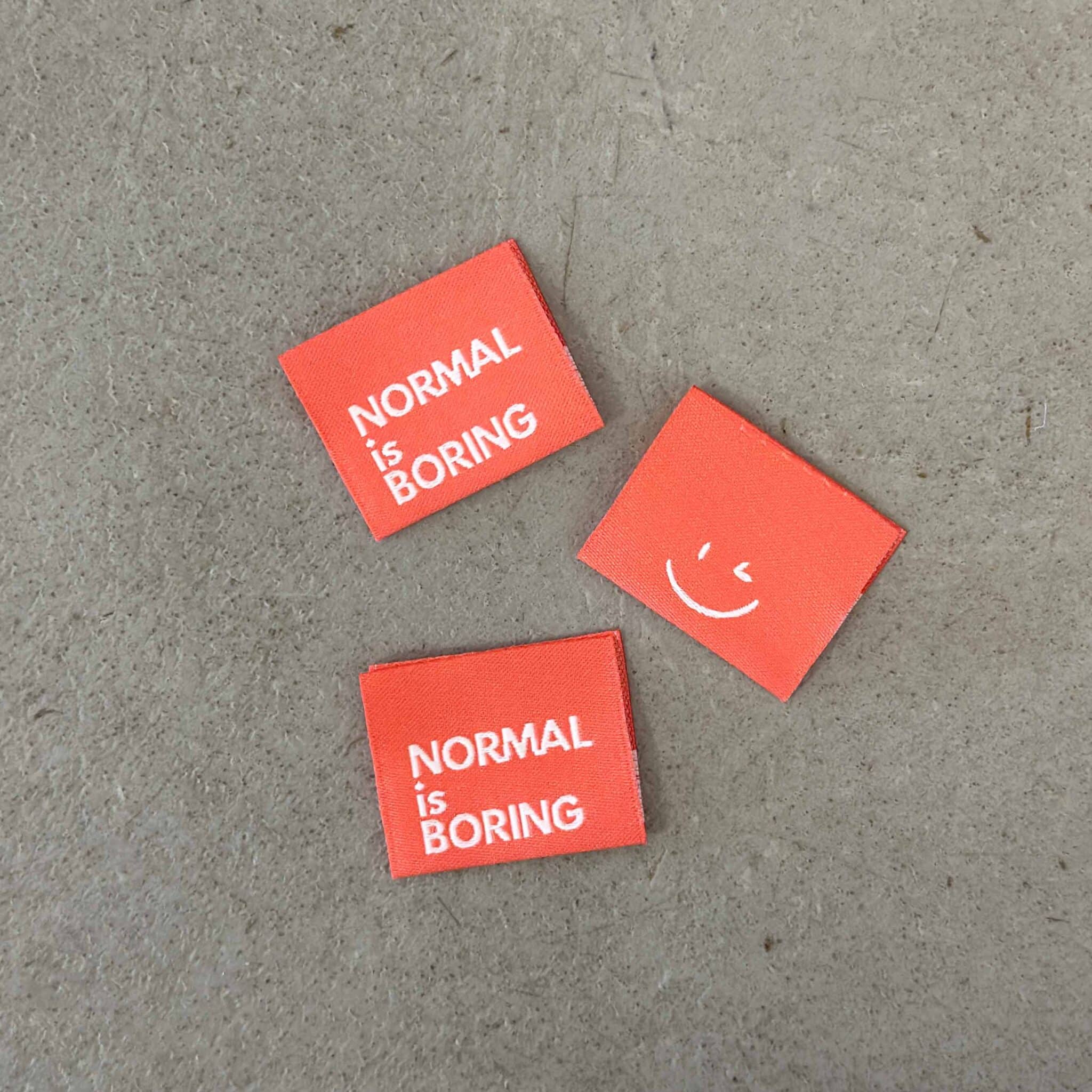 Sewnique - Normal is boring labels koraalroze (3 stuks)