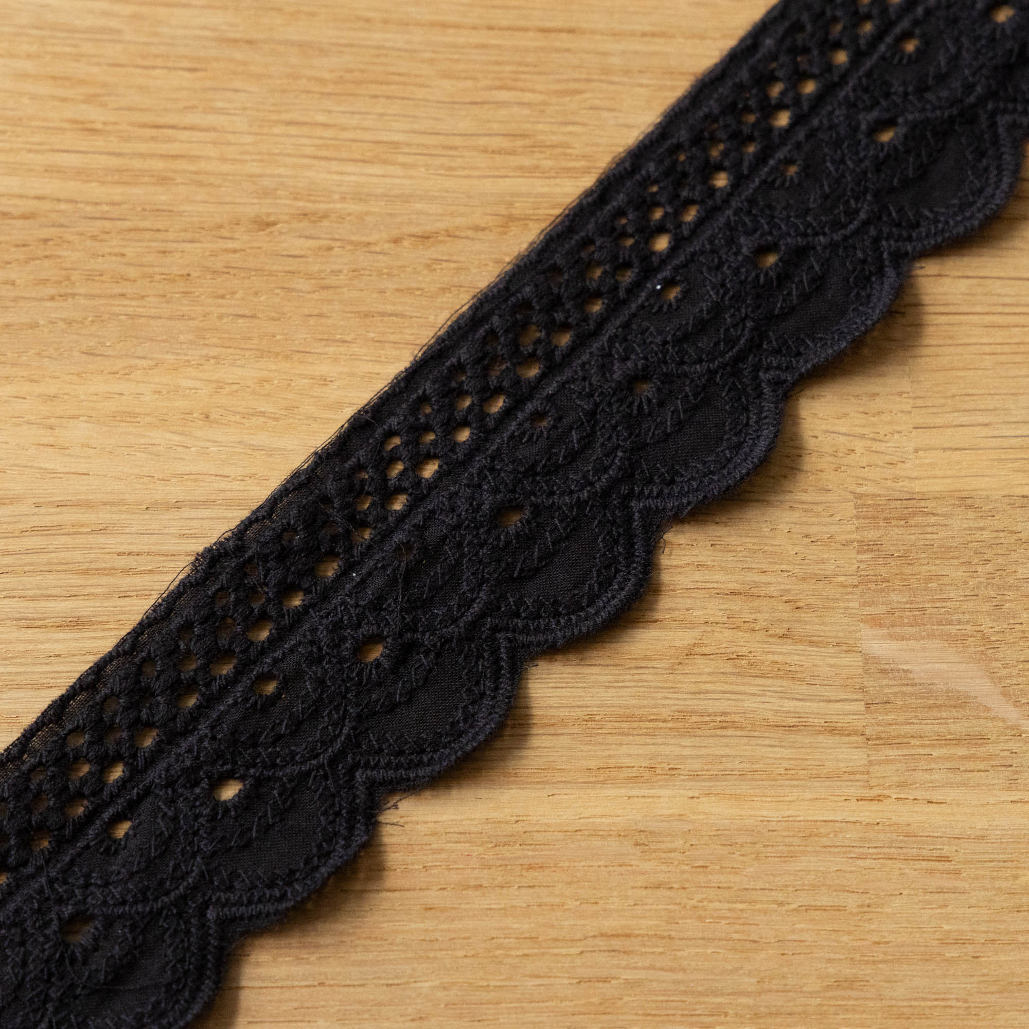 Sierband broderie 45mm zwart