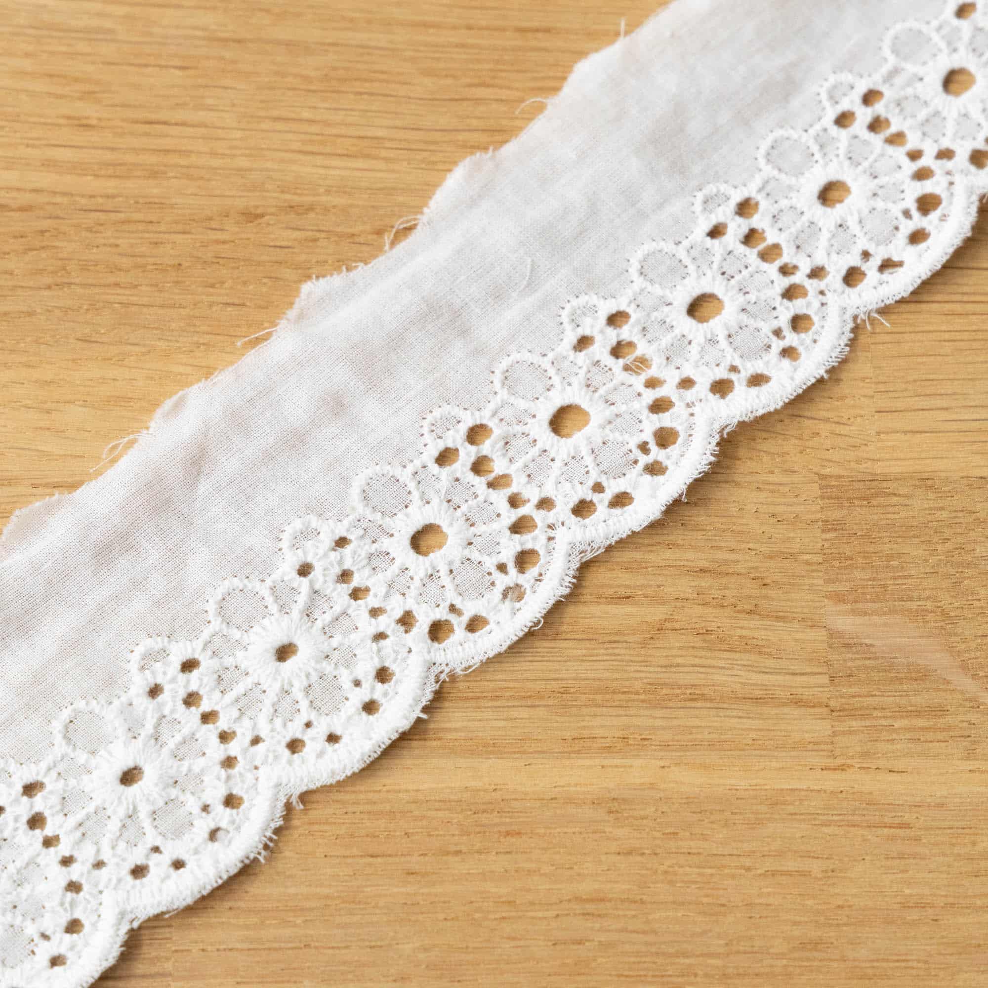 Sierband broderie 60mm wit