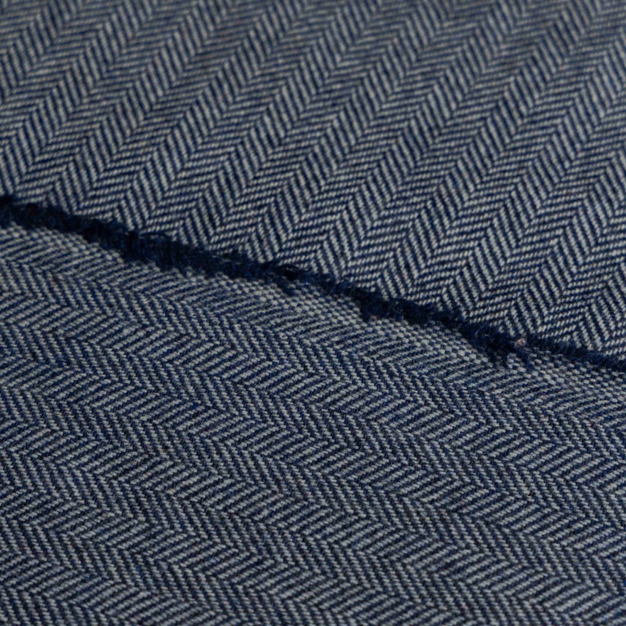 Wol | Polyester yarn dyed herringbone donkerblauw
