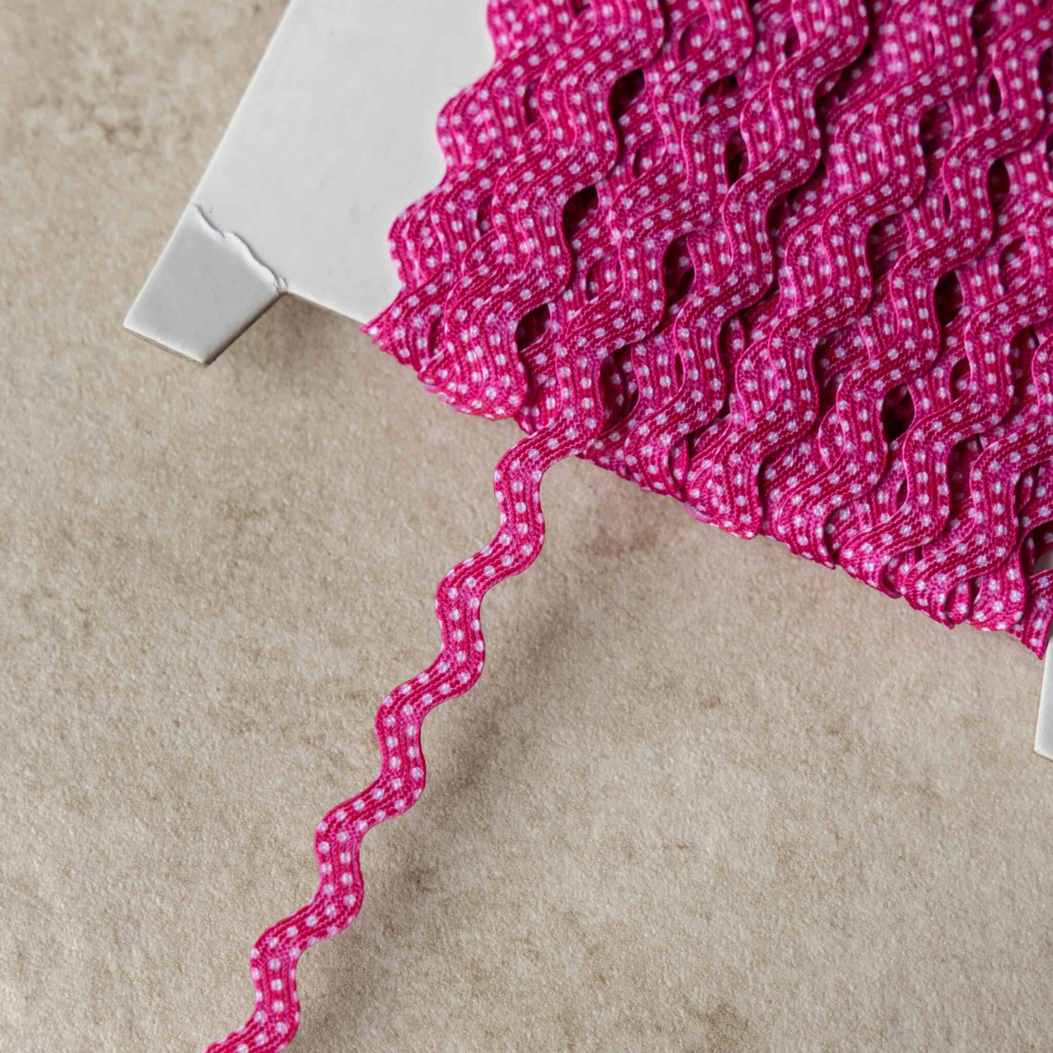 Zigzagband stippen 5mm - Fuchsia